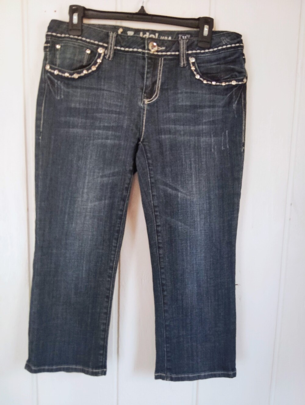 LIKE NEW!! L.A. idol Cropped, Embellished Jeans. Size 11